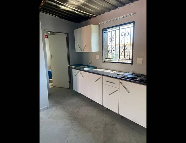 1 BEDROOM HOUSE FOR SALE IN BOTLENG EXT 4